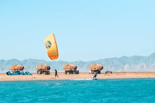 El Gouna Kitesurf Lesson & Lagoon Outing