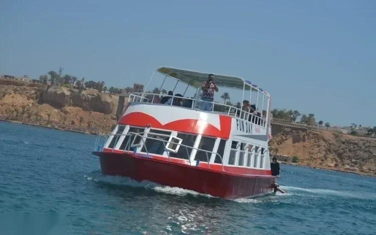 Glasbodenboot
