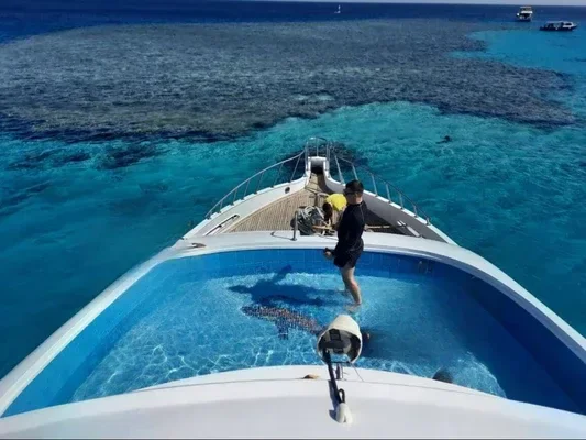 Privates Mirage-Boot mit Pool & Schnorcheln in Hurghada