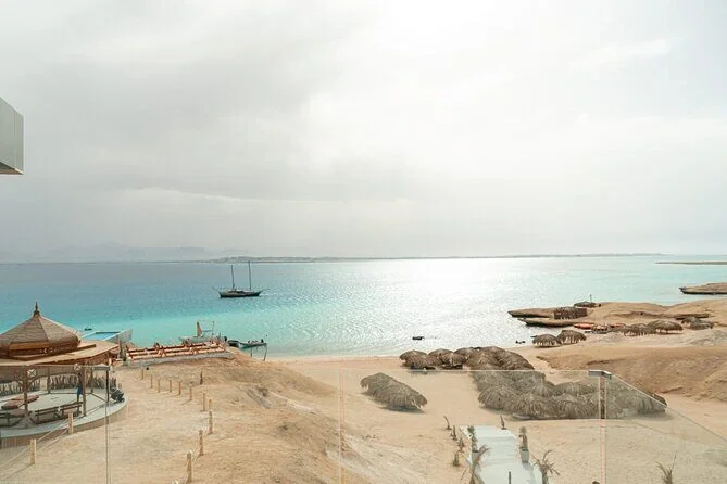 Deluxe-Privatbootscharter zur Ozirea-Insel in Hurghada