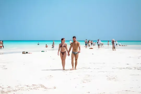 Снорклинг в кристально чистой воде